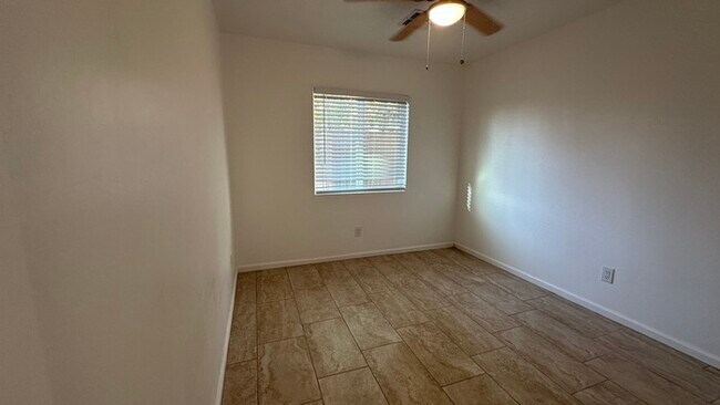 Building Photo - Central Chandler 2br Condo