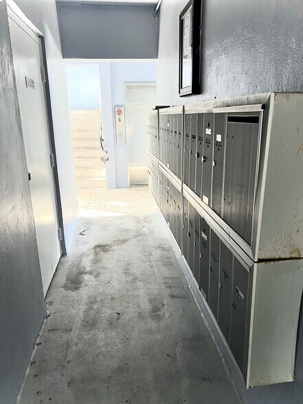 Building Photo - 110 SE 2nd St