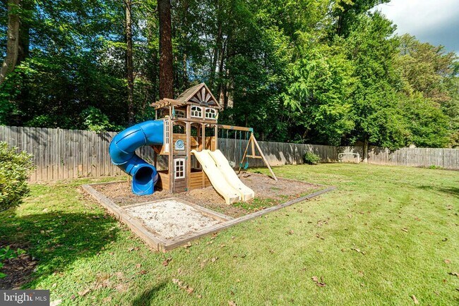 Building Photo - 7606 Jervis St