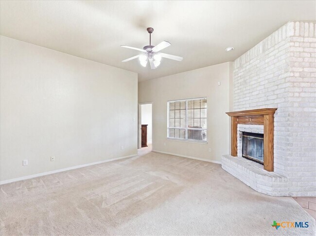 Building Photo - 1200 Lancelot Dr