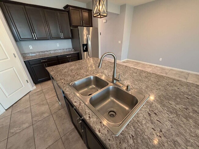 Building Photo - 7214 E Gamebird Way