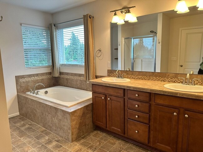 Building Photo - 3Bd/2.5Ba Covington House