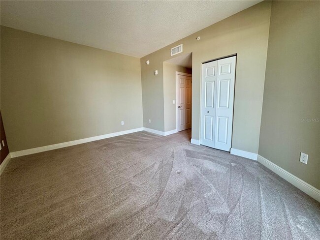 Building Photo - 800 N Tamiami Trl
