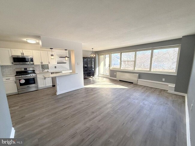 Building Photo - 207 Barclay Towers