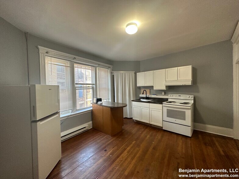 Building Photo - 881 Huntington Ave