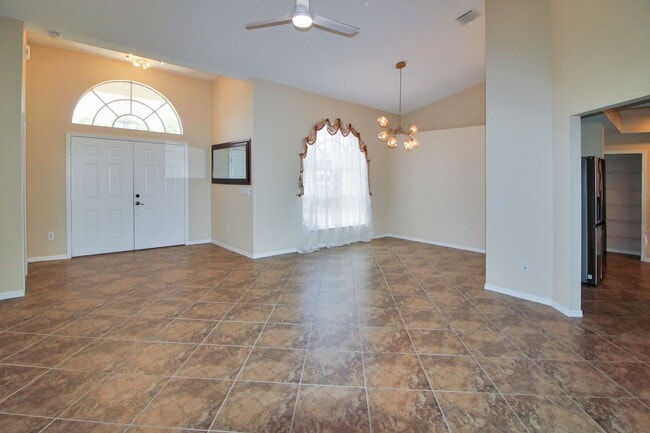 Building Photo - Gulf View Estate Annual Home for Rent