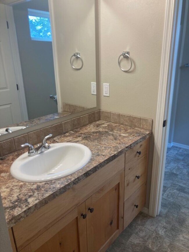 Building Photo - AB1464