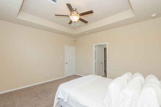 Building Photo - 14657 E Pine Heart Dr
