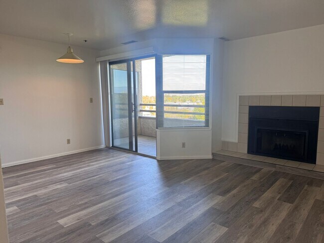 Building Photo - Horizon Towers 2Bed 2Bath Condo!!!