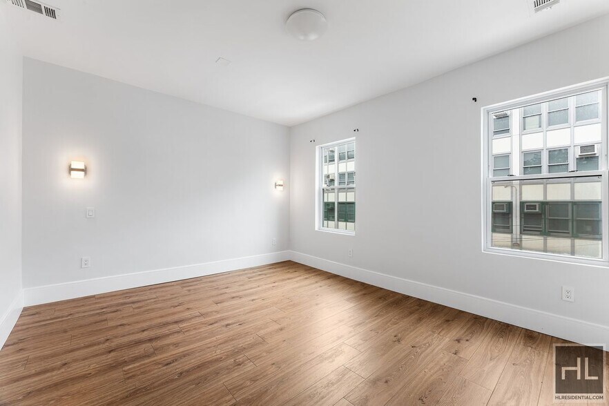 Building Photo - 36-20-36-29 29th St