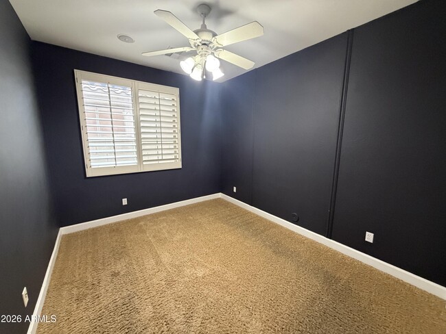 Building Photo - 421 W Wisteria Pl