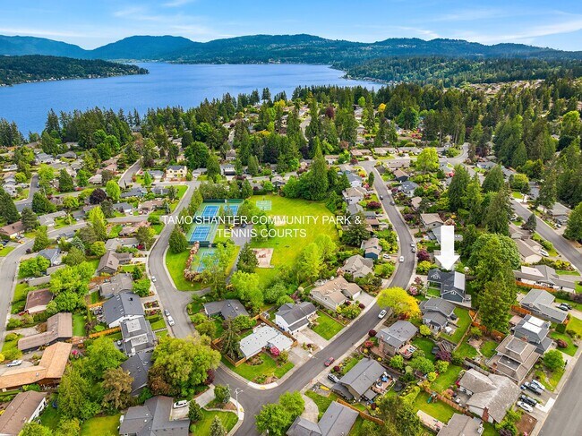 Building Photo - 5bd/2.75ba Bellevue Home