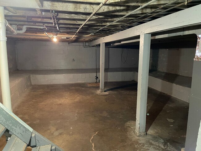 Building Photo - Florence/Minne Lusa 4 bed 2 bath house 160...