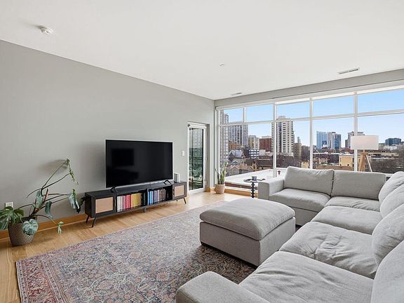 Building Photo - 1550 E Royall Pl