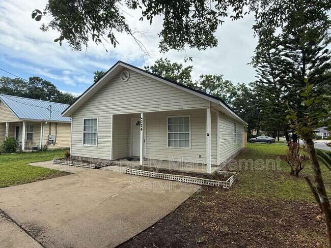 Building Photo - 324 Lena St