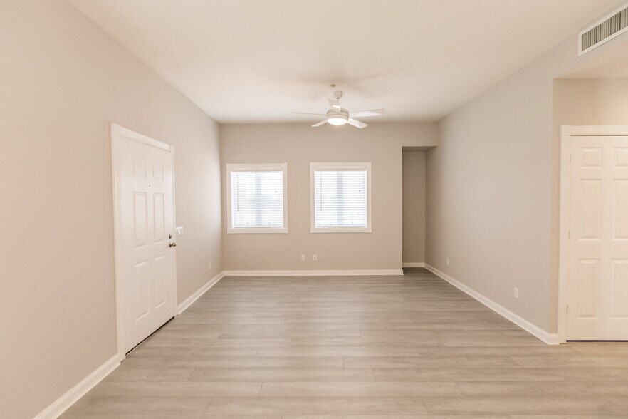 Building Photo - 3150 Village Walk Cir