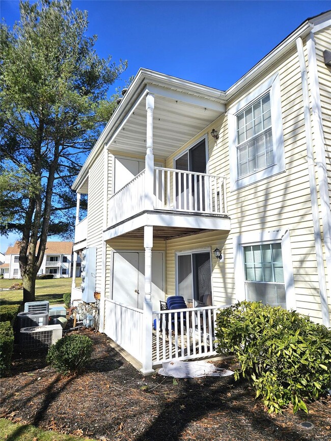 Building Photo - 210 Fairview Cir