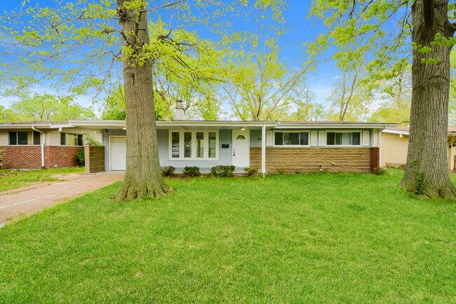 Building Photo - Fantastic 3bd/2ba home! Coming soon!