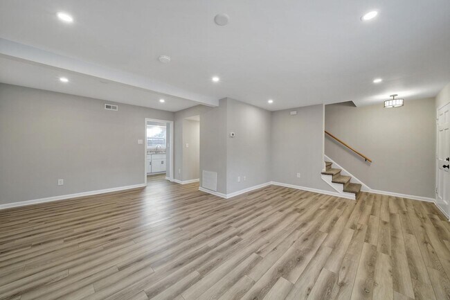 Building Photo - Lovely 3 Bed 2.5 Bath Home!