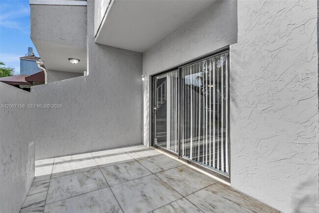 Building Photo - 14212 NE 4th Ave