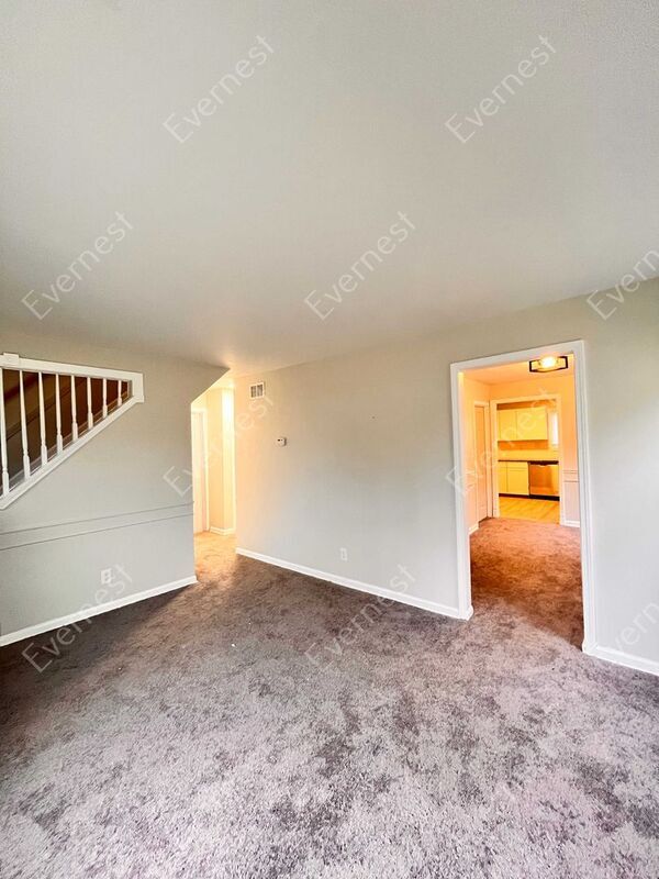 Building Photo - 11520 Maxwell Ave