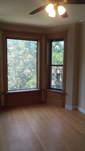 Building Photo - 3543 N Wilton Ave