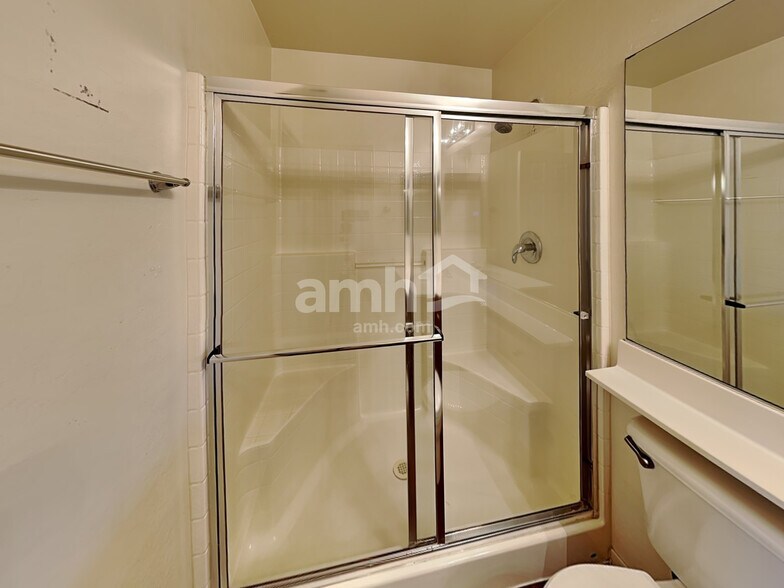 Building Photo - 2071 S 155th Dr