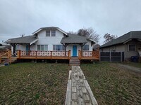 Building Photo - N Madelia St