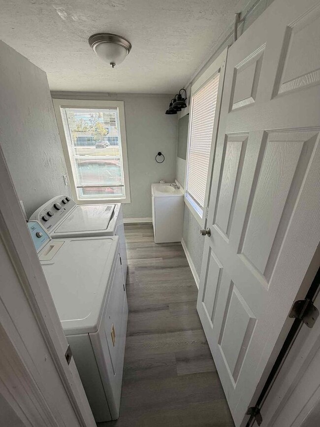 Building Photo - 205 4th St