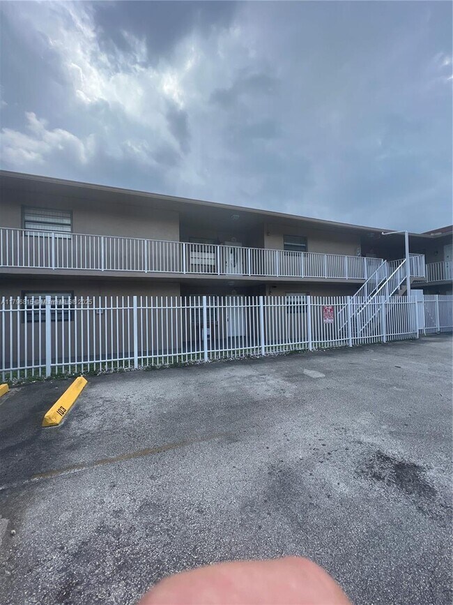 Primary Photo - 2580 W 60th St