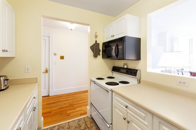 Building Photo - 396 Commonwealth Ave #3C Boston MA 02215