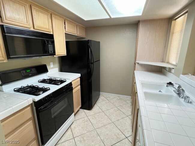 Building Photo - 1901 Rio Canyon Ct