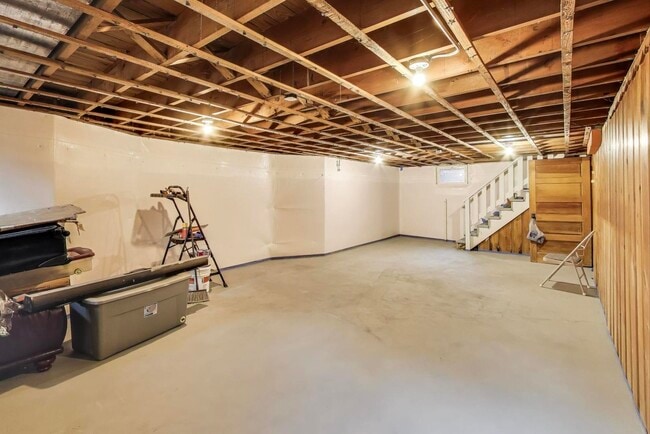 Building Photo - 4350 Bobolink Terrace