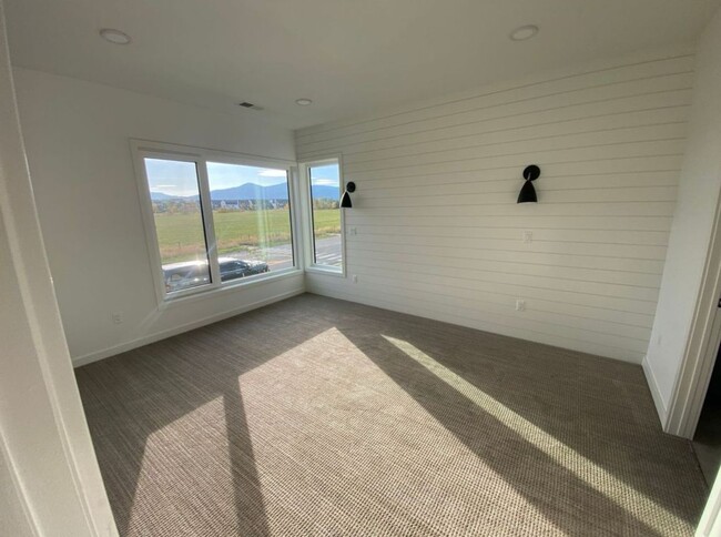 Building Photo - Single Family HOME with 3 Bedrooms 2 1/2 B...