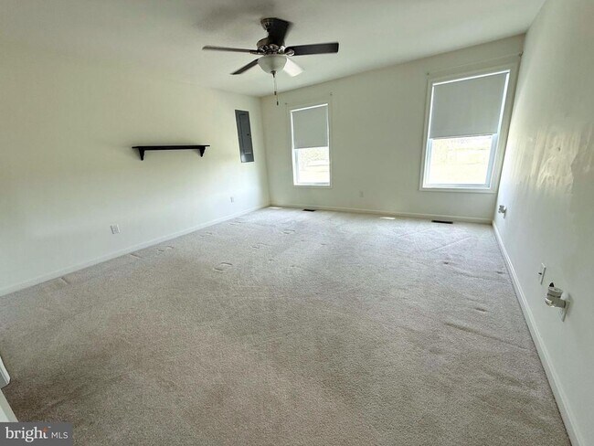 Building Photo - 14500 Cherry Ln
