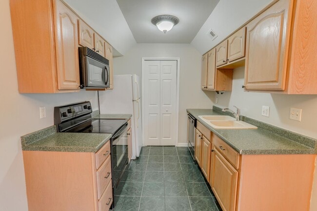 Building Photo - 1724 Townhall Ln