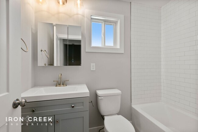 Building Photo - Beautiful Two-Bedroom Compact Cottage in S...