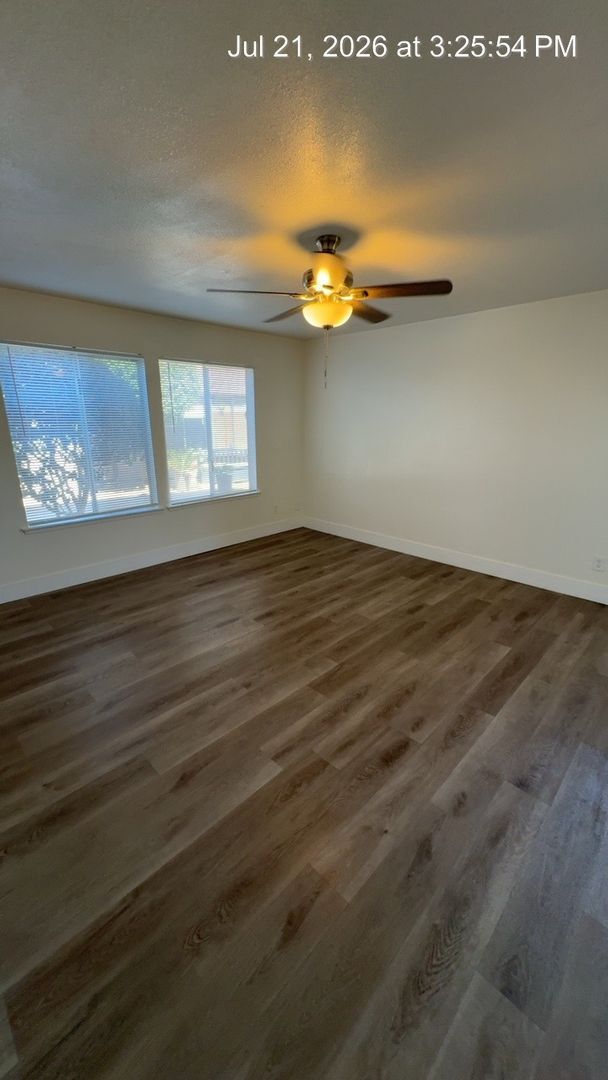 Building Photo - Move in Special!! Upstairs unit MOVE IN READY!!