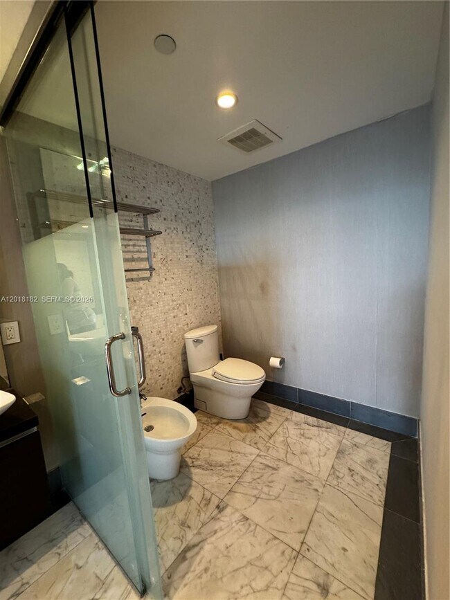 Building Photo - 200 Biscayne Blvd Way