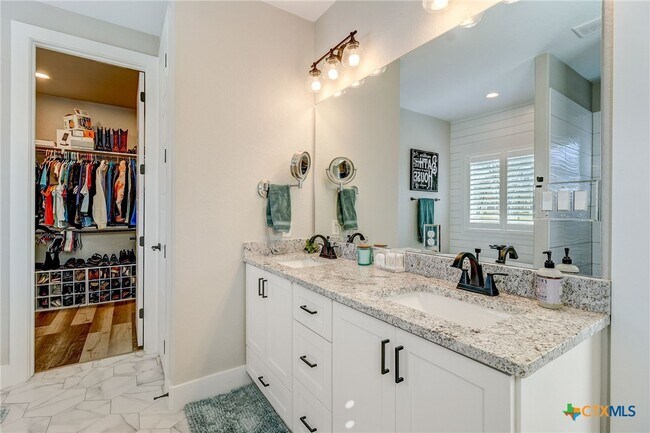 Building Photo - 281 Cibolo Way