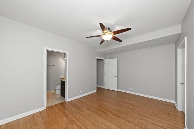 Building Photo - 2 bedroom in Chicago IL 60657