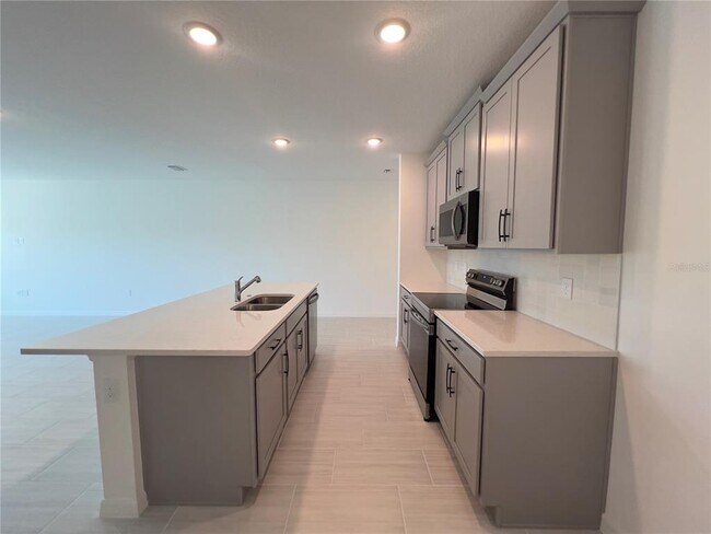 Building Photo - 490 Thompson Vlg Ave