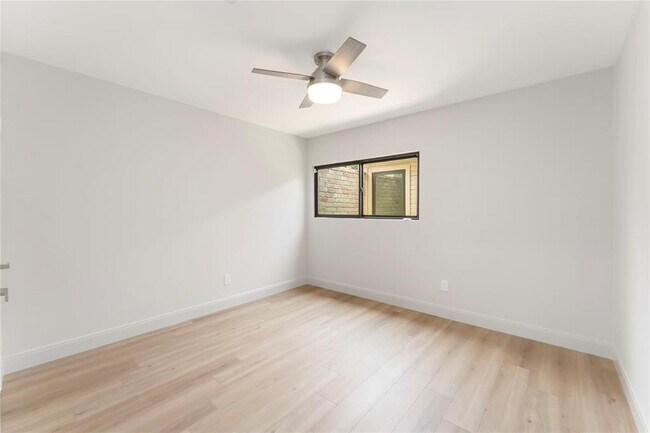Building Photo - 14147 Hillvale Dr
