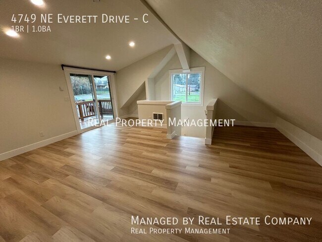 Building Photo - 4749 NE Everett Dr