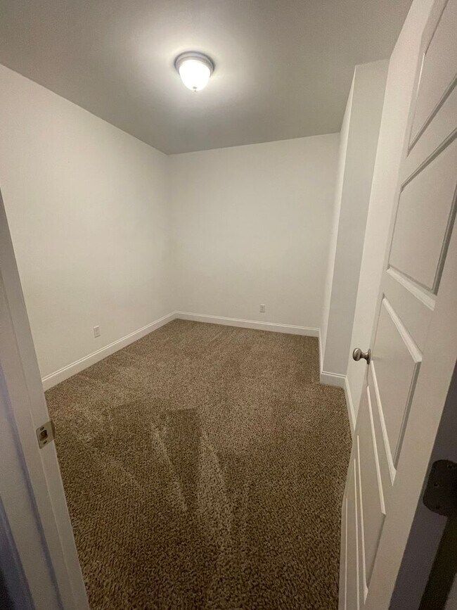 Building Photo - 4 Bedroom + Finished Basement for Rent in Ooltewah