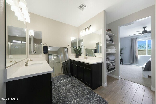 Building Photo - 8419 S 164th Dr
