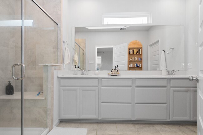 Building Photo - 5426 Oriente Ln