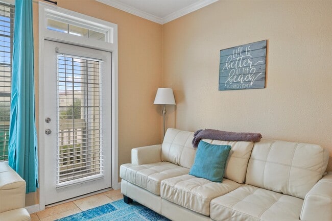 Building Photo - 7000 Seawall Blvd