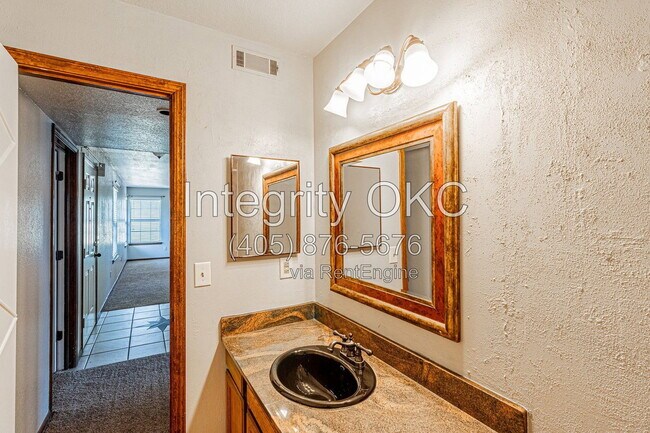 Building Photo - 4400 Hemingway Dr