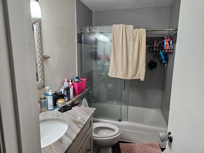 Building Photo - 16 Williamsburg Ct